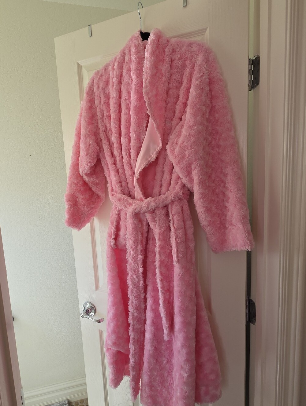 Plush Pink Fuzzy Robe W Roses